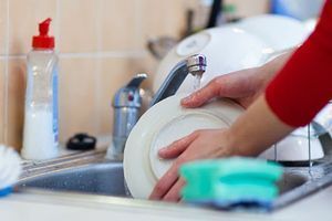 Чому засоби для миття посуду різні? фото